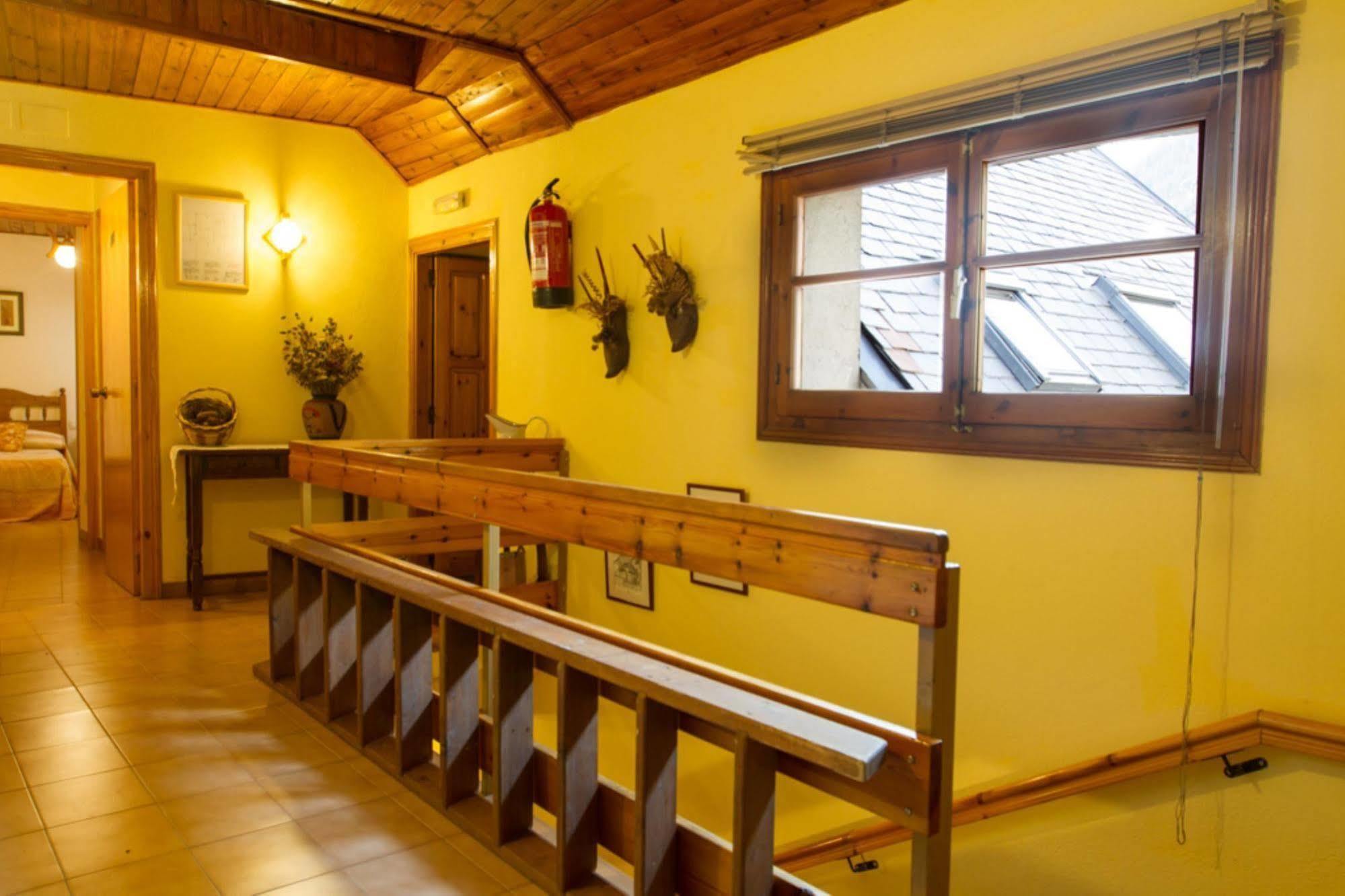 Hostal Aiguamog Salardu Exterior photo
